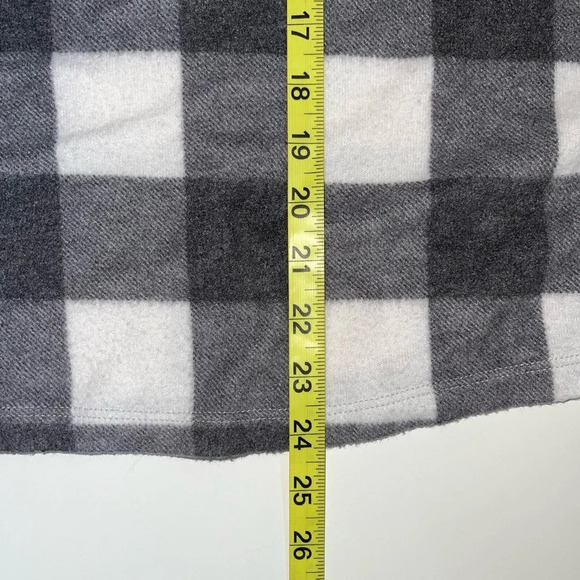 BKE Buckle Gray & White Buffalo Plaid Print Sherpa Pullover Top Medium Women’s - Picture 7 of 10